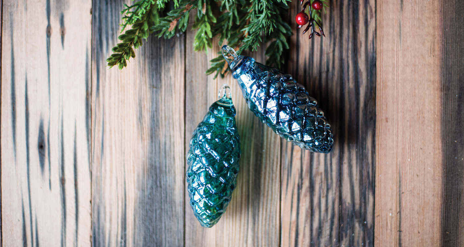 VINTAGE PINECONES